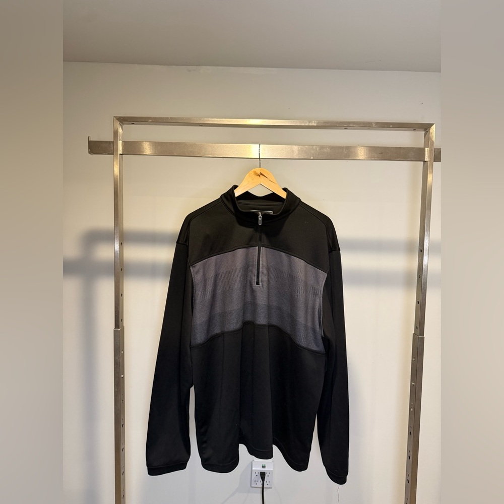 Pebble Beach Men's Black and Dark Gray Zip-Up Sweater